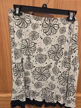 Sun Moda XL Women's Skirt With Floral Pattern